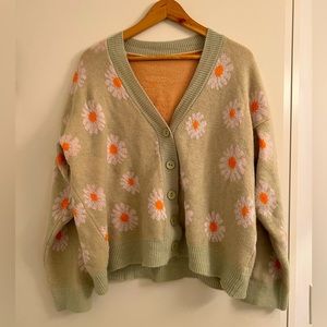 Green Daisy Print Cropped Cardigan with Green Buttons